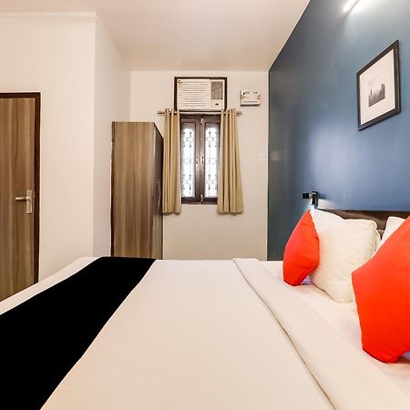 דלהי Collection O 71756 Hotel Silver Arrow Near Pacific Mall Tagore Garden מראה חיצוני תמונה