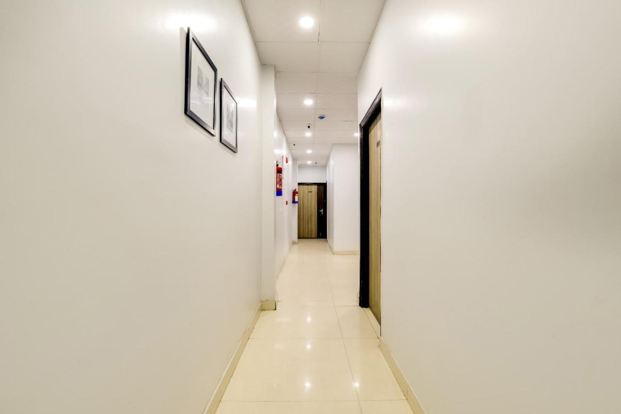דלהי Collection O 71756 Hotel Silver Arrow Near Pacific Mall Tagore Garden מראה חיצוני תמונה