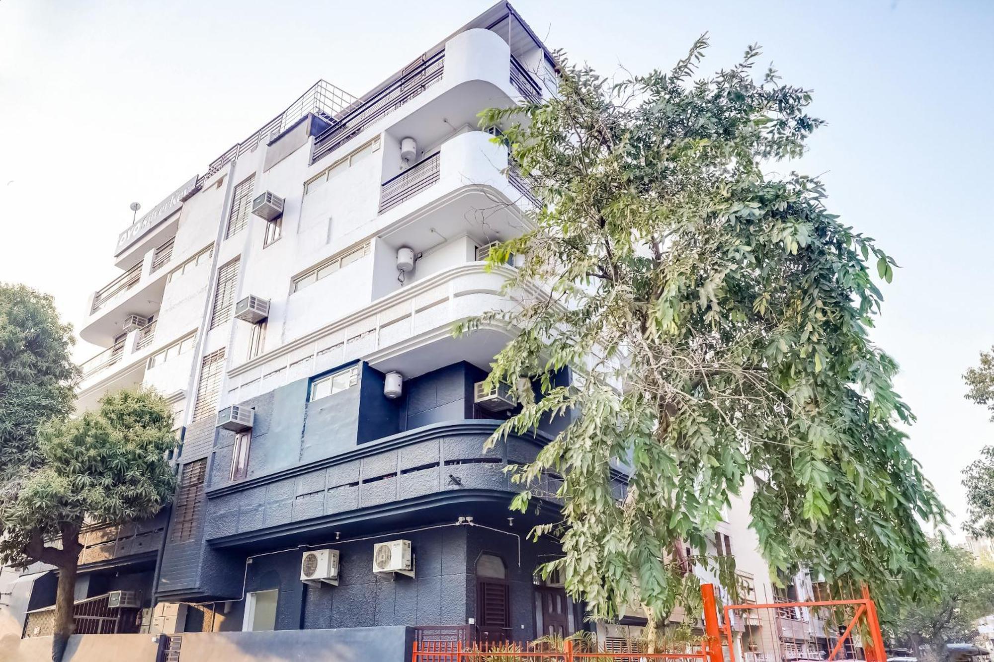 דלהי Collection O 71756 Hotel Silver Arrow Near Pacific Mall Tagore Garden מראה חיצוני תמונה
