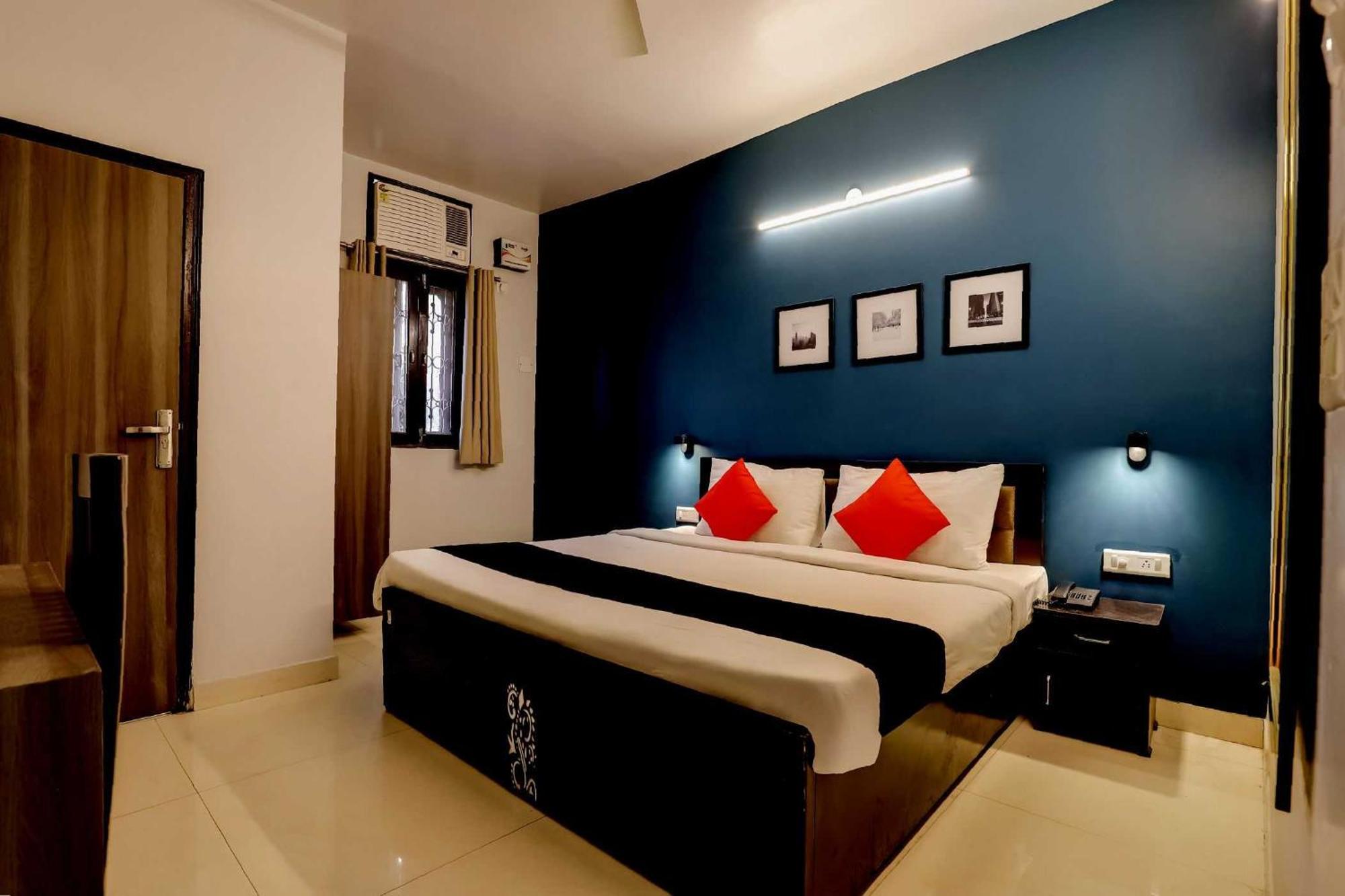 דלהי Collection O 71756 Hotel Silver Arrow Near Pacific Mall Tagore Garden מראה חיצוני תמונה